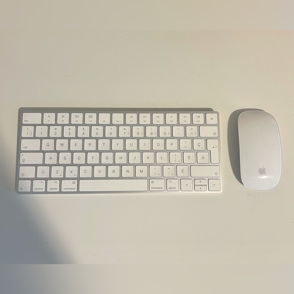Apple Magic Wireless Keyboard and Mouse Set - Lightning USB